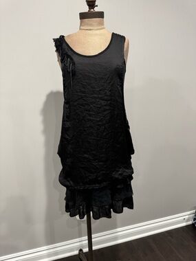 Cocomenthe Sleeveless Black Layered Ruffle Dress